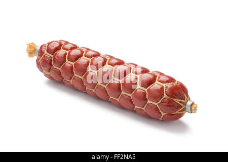 Deutsche Art von Salami Wurst auf weißem Hintergrund Stockfoto