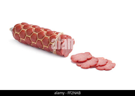 Deutsche Art von Salami Wurst auf weißem Hintergrund Stockfoto