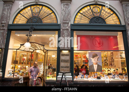 Neuhaus Schokolade Shop; Galeries Royales - Galerie De La Reine - Saint Hubert, Brüssel, Belgien Stockfoto