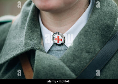 Nicht identifizierte Re-Enactor trägt historische deutschen Roten Kreuz (Deutsches Rotes Kreuz - DRK) uniform Stockfoto