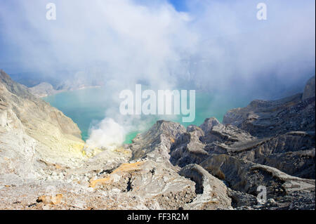 Kawah Ijen Vulkan (Ijen Krater und See), Banyuwangi, Ost-Java, Indonesien, Asien Stockfoto