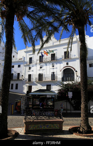 Rathaus Rathaus im traditionellen weiß getünchten Gebäuden in Vejer De La Frontera, Provinz Cadiz, Spanien Stockfoto