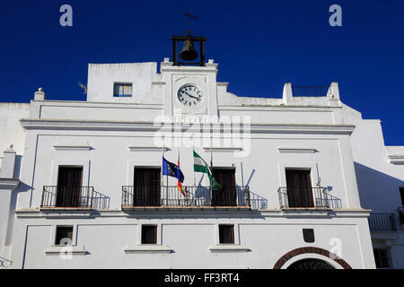 Rathaus Rathaus im traditionellen weiß getünchten Gebäuden in Vejer De La Frontera, Provinz Cadiz, Spanien Stockfoto