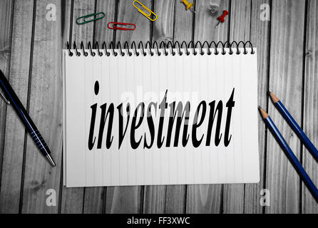 Investitionen Wort geschrieben auf Merkzettel Stockfoto
