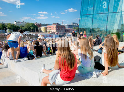 NORWEGEN, OSLO - AUGUST23, 2015: VERRÜCKTE FLUGTAG "RED BULL FLUGTAG 2015". Viele Leute beachteten Red Bull Flugtag. Red Bull Flugtag Stockfoto