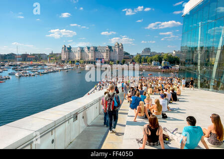 NORWEGEN, OSLO - AUGUST23, 2015: VERRÜCKTE FLUGTAG "RED BULL FLUGTAG 2015". Viele Leute beachteten Red Bull Flugtag. Red Bull Flugtag Stockfoto