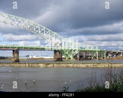 Widnes Seite von Runcorn Widnes Silver Jubilee Bridge. Stockfoto