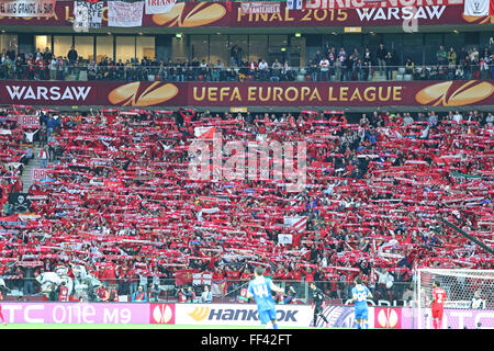 FC Sevilla-Team Fans auf den Tribünen der Warschauer Nationalstadion in UEFA Europa League Finale Spiel gegen FC Dnipro Stockfoto