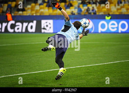 Kiew, UKRAINE - 16. September 2015: Torhüter Iker Casillas der FC Porto Züge vor UEFA-Champions-League-Spiel gegen den FC Dynamo Kyiv NSK Olimpiyskyi Stadium Stockfoto