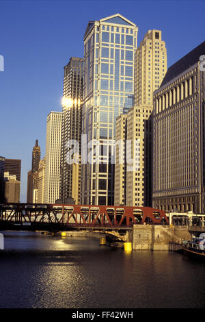 USA, Vereinigte Staaten von Amerika, Chicago, Gebäude an der West Wacker Drive entlang des Chicago River.  USA, Vereinigte Staaten von Stockfoto