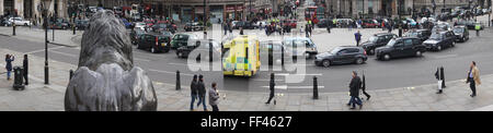 London, UK. 10. Februar 2016. Tausende Black Cabs Treiber Protest gegen Uber bringen Central im Stillstand am Trafalgar Square, Whitehall, London. Bildnachweis: Siehe Li/Alamy Live News Stockfoto