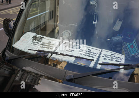 London, UK. 10. Februar 2016. Tausende Black Cabs Treiber Protest gegen Uber bringen Central im Stillstand am Trafalgar Square, Whitehall, London. Bildnachweis: Siehe Li/Alamy Live News Stockfoto