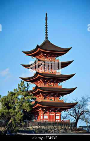 Japan, Chugoku, Insel Miyajima, Gojunoto Schrein, der fünf sagenumwobenen Pagode. Stockfoto