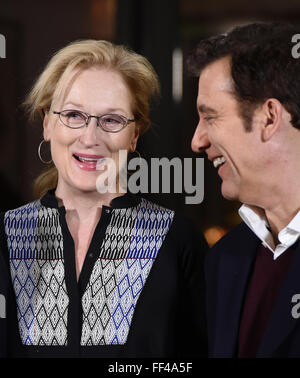 Berlin, Deutschland. 10. Februar 2016. 66. Internationalen Filmfestspiele in Berlin, Deutschland, 10. Februar 2016. MERYL STREEP (L) und CLIVE OWEN, Mitglieder der internationalen Jury. Die Berlinale läuft vom 11. Februar bis 21. Februar 2016. Foto: JENS KALAENE/Dpa/Alamy Live News Stockfoto