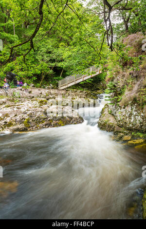 Bergleute Brücke über den Fluss Llugwy, Betws-y-Coed, Conwy, Wales, Vereinigtes Königreich, Europa. Stockfoto