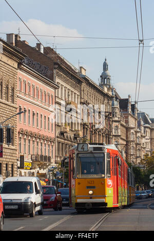 Altmodische Straßenbahn in Pest, Budapest, Ungarn Stockfoto