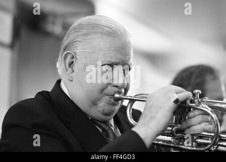 Wild Bill Davison, Kornettist, bei einem Konzert im Rahmen des 1982 Kool Jazz Festival gegeben. Dieses Ereignis war "Jazz on the Hudson" und fand auf einem Boot Kreisen Manhattan. Stockfoto