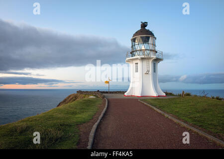 Cape Reinga Leuchtturm in der Abenddämmerung, Neuseeland Stockfoto