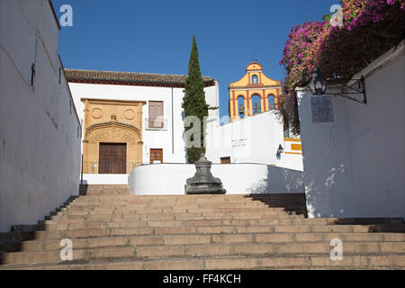 Cordoba - Calle Cuesta del Bailio Straße und Kapelle Capilla de Nuestra Señora De La Paz y Esperanza. Stockfoto