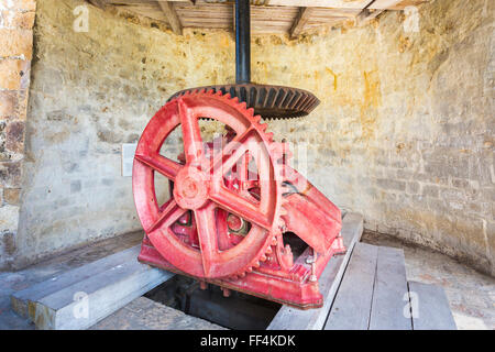 Zuckerrohr Zerkleinerungsanlage in einer Windmühle bei Betty es Hope, einer ehemaligen Zuckerrohrplantage, jetzt ein Museum, Antigua, Antigua und Barbuda Stockfoto