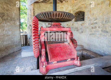 Zuckerrohr Zerkleinerungsanlage in einer Windmühle bei Betty es Hope, einer ehemaligen Zuckerrohrplantage, jetzt ein Museum, Antigua, Antigua und Barbuda Stockfoto