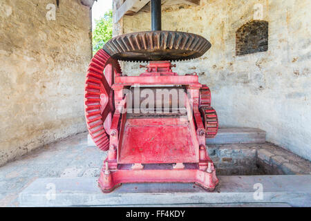 Zuckerrohr Zerkleinerungsanlage in einer Windmühle bei Betty es Hope, einer ehemaligen Zuckerrohrplantage, jetzt ein Museum, Antigua, Antigua und Barbuda Stockfoto