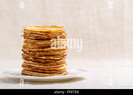 Karneval. Pfannkuchen. Bild im rustikalen Stil. Selektiven Fokus. Stockfoto