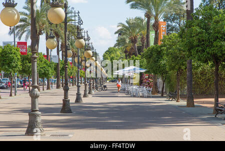 Córdoba, Spanien – 25. Mai 2015: Die Promenade der Straße Paseo De La Victoria. Stockfoto