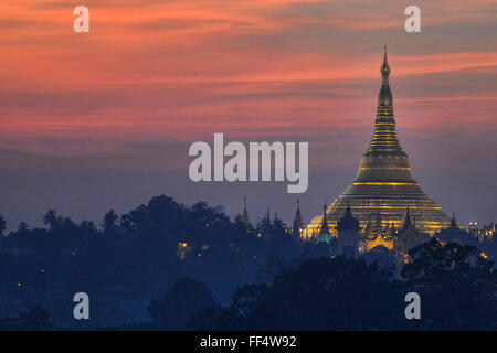 Shwedagon Paya, die heiligste Wallfahrtsstätte in Yangon, Myanmar Stockfoto