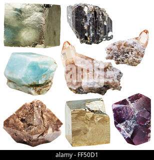 viele der natürlichen Mineralglas Edelsteine - Apatit, Zirkon in Rock, Granat, Topas, Almandin, Pyrit, Schörl (schwarzer Turmalin) Stockfoto