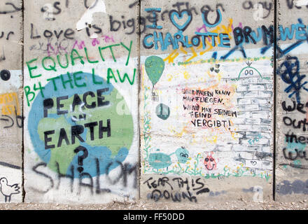 BETHLEHEM, ISRAEL - 6. März 2015: Detail des Graffiti auf der Sperrmauer. Stockfoto