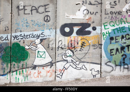 BETHLEHEM, ISRAEL - 6. März 2015: Detail des Graffiti auf der Sperrmauer. Stockfoto