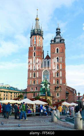 Marienkirche, Kirche der Gottesmutter angenommen, in den Himmel, eine gotische Backsteinkirche in Krakau, Polen. Stockfoto