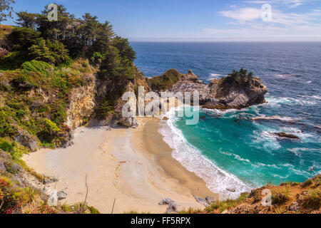 Schöner Strand an der pazifischen Küste von Kalifornien Stockfoto