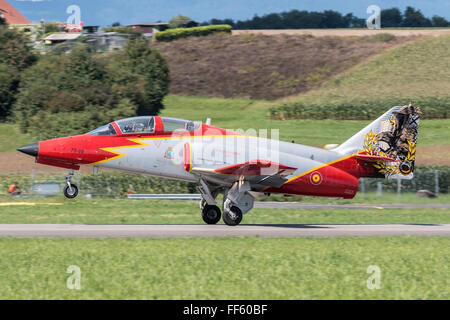 CASA C-101 Aviojet (serielle E25-87 - 79-29) von "BoerseBZ Aguila" die Bildung Kunstflugstaffel der spanischen Luft zwingen. Stockfoto