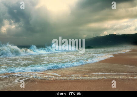 Sturm am Karon Beach. Insel Phuket. Thailand. Stockfoto