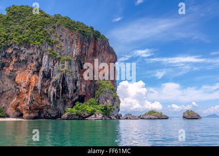 Am berühmten Railey Beach in der thailändischen Provinz Krabi. Stockfoto