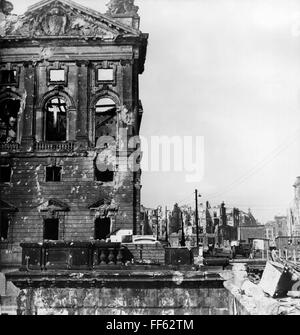 Nachkriegszeit, zerstörte Städte, Berlin, Deutschland, Ruine des Neuen Marstalls kurz nach Ende des Zweiten Weltkriegs, 1945, Zusatzrechte-Clearences-nicht verfügbar Stockfoto