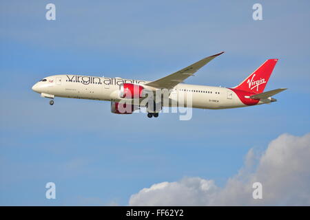 Virgin Atlantic-Boeing 787-9 G-VNEU Dreamliner ausgehend von London Heathrow Airport, Großbritannien Stockfoto