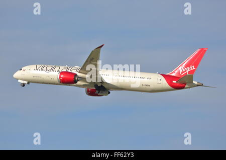 Virgin Atlantic-Boeing 787-9 G-VNEU Dreamliner ausgehend von London Heathrow Airport, Großbritannien Stockfoto