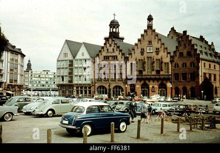 Transport / Transport, Straße, Oldtimer, Goggomobil, vor dem Frankfurter Römer, Frankfurt am Main, Deutschland, um 1959, zusätzliche-Rights-Clearences-nicht vorhanden Stockfoto