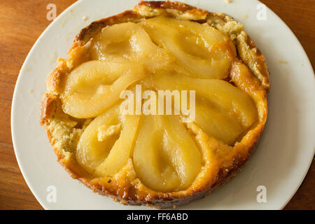 Französischer Tarte Tatin mit Birnen und Karamell Stockfoto