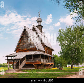 Traditionelle russische hölzerne hölzerne Kirche St. Nikolaus in Susdal. Goldenen Ring von Russland. Stockfoto