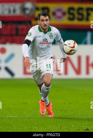 LEverkusen, Deutschland. 9. Februar 2016. Einem Levin Oztunali in Aktion während der DFB-Pokal-Viertelfinale-Fußball Spiel Bayer Leverkusen gegen Werder Bremen in LEverkusen, Deutschland, 9. Februar 2016. Foto: Guido Kirchner/Dpa/Alamy Live News Stockfoto