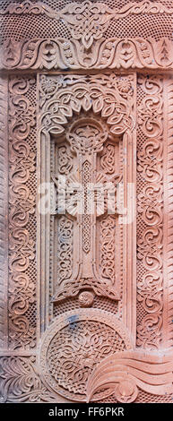 JERUSALEM, ISRAEL - 5. März 2015: Das armenische Kreuz Relief im Vestibül des St. James armenische Kathedrale vom Ende des 19. Jhdt. Stockfoto