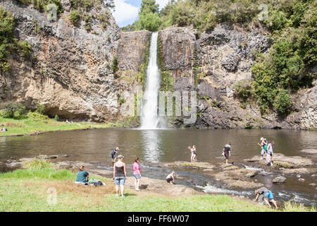 Gerahmte Wasserfall im Hunua Palette Regional Park, Auckland New Zealand Stockfoto