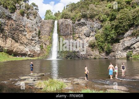 Gerahmte Wasserfall im Hunua Palette Regional Park, Auckland New Zealand Stockfoto