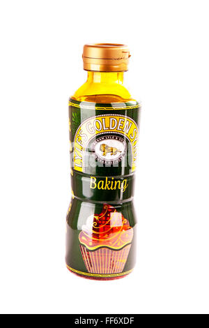 Lyles Golden Sirup Flasche Zutat süße Zusatz zu Pudding Backen ausgeschnitten Ausschnitt weißen Hintergrund isoliert Stockfoto