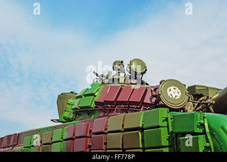 5. belarussischen militärische Ausstellung MILEX 2009 - Mai 2009.Tank t-72 auf Hänger. Stockfoto