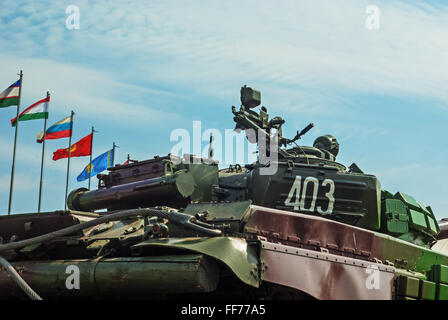 5. belarussischen militärische Ausstellung MILEX 2009 - Mai 2009.Tank t-72 auf Hänger. Stockfoto